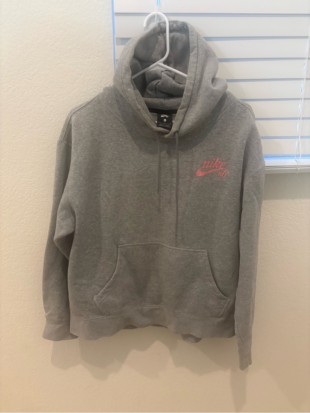 Nike SB Men’s Large Gray Graphic Pullover Hoodie
